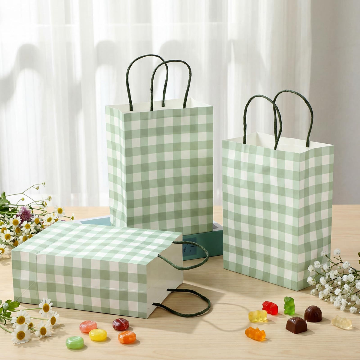 Chinco 30 Pcs Sage Green Gingham Paper Gift Bags Bulk with Handles, Candy Goodie Plaid Bags for Party Favors Supplies, Christmas, Birthday, Baby Shower, Wedding, Candy, Cookies, Gifts
