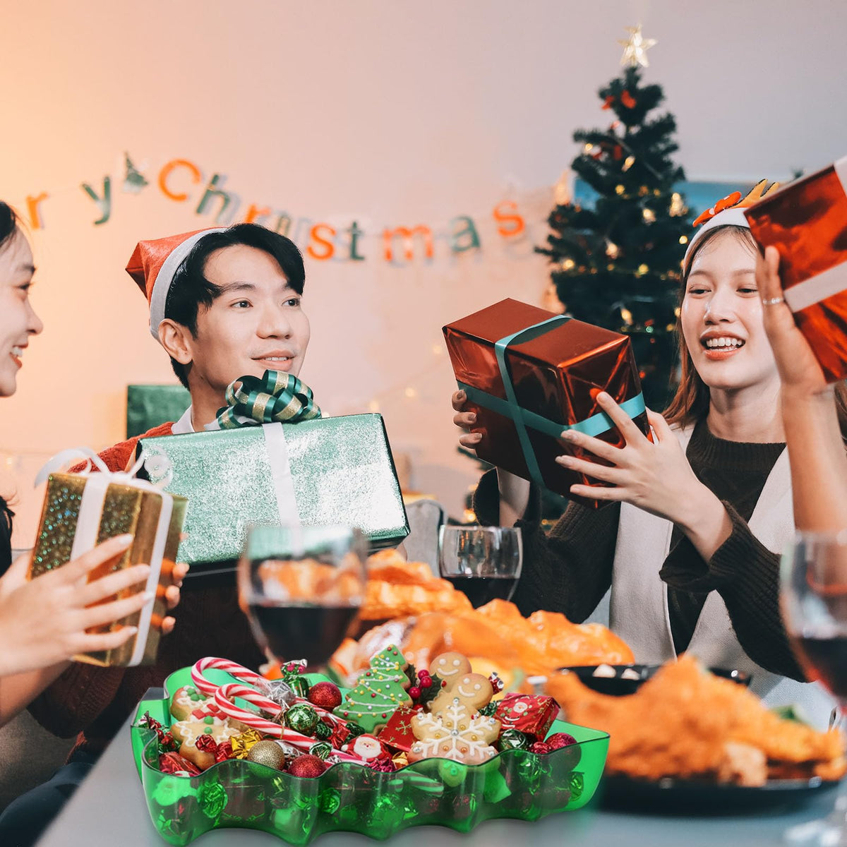 Wiwiqing 2 Pcs Christmas Tree Shaped Serving Tray Plastic Green Christmas Serving Platter Reusable Xmas Snack Tray Food Holder Appetizer Platter for Winter Xmas Themed Party Supplies Home Decoration