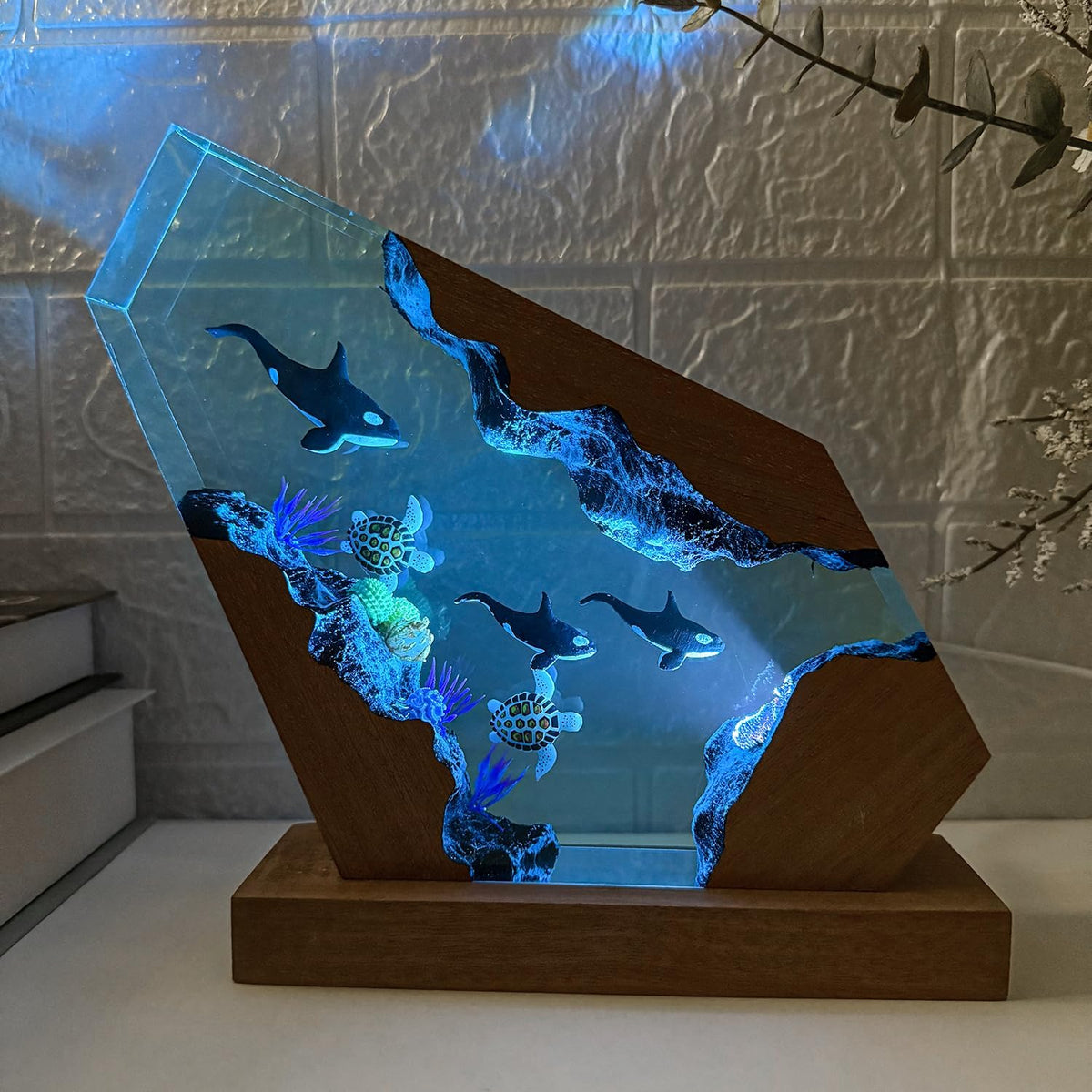 Orca Ocean Resin Lamp - Handmade Resin Night Light with USB Port, Variable Lights, Marine Biology Gifts for Women and Men, Ocean Enthusiast Collectibles, Unique Birthday Gifts for Him & Her (6"x4")