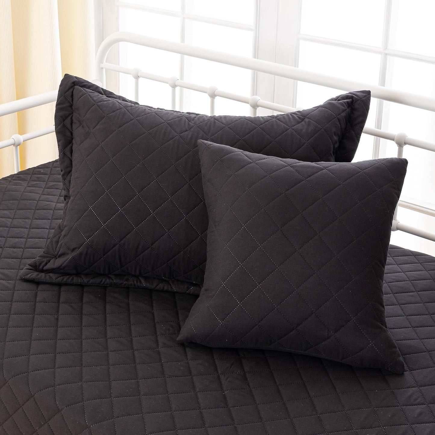 TieyaChkis 5 Piece Daybed Cover Set Twin Daybed Bedding Sets for All Season Lightweight Daybed Comforter with Matching Shams&Decorative Pillows, Double Sided-Quilting Day Bed Cover,39"x75",Black