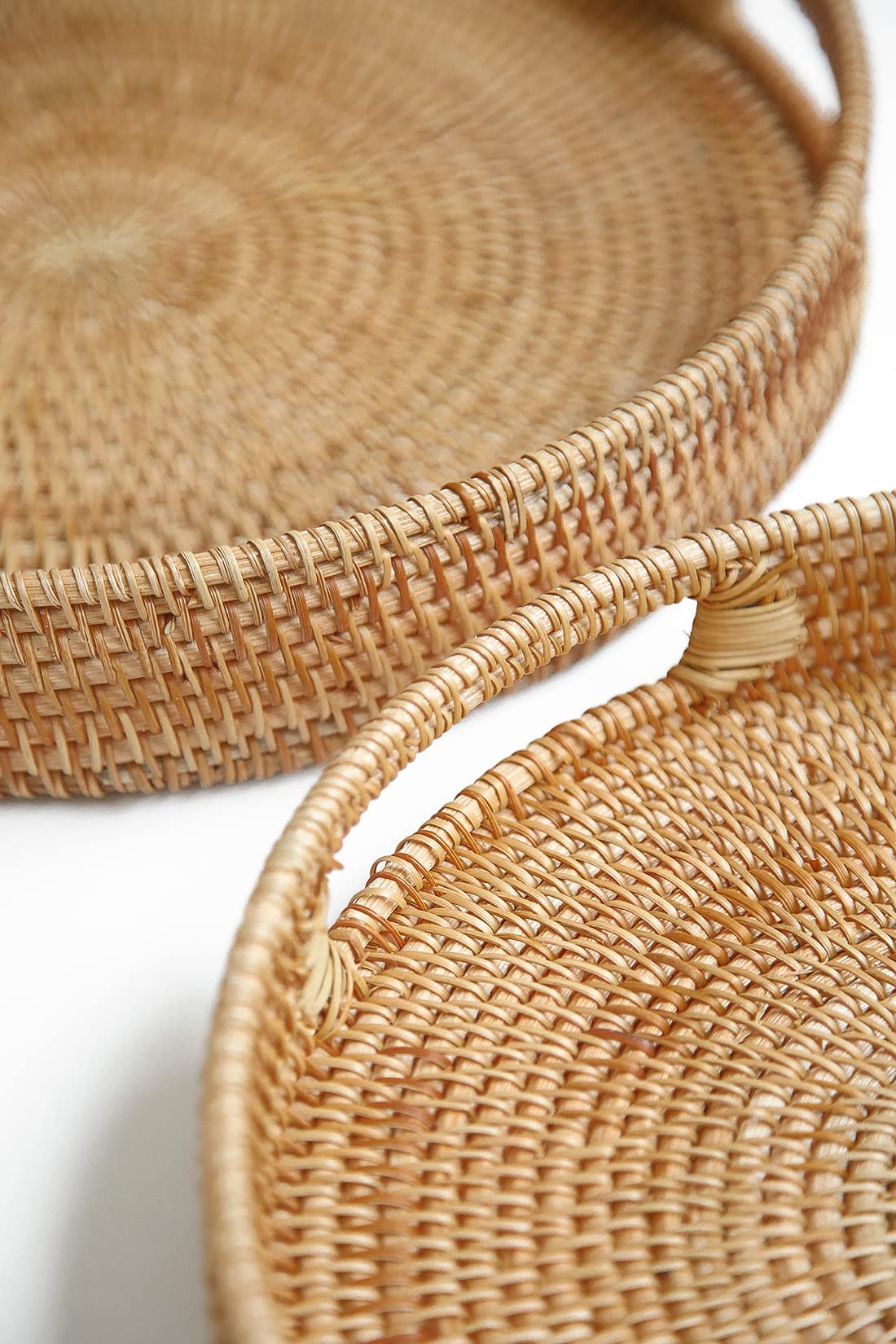 HITOMEN 14.2" Hand-Woven Round Rattan Serving Tray Decorative Ottoman Wicker Platter with Handles for Coffee Table, Breakfast, Drinks, Snack, Bread, Fruit, Vegetables (Natural-L)