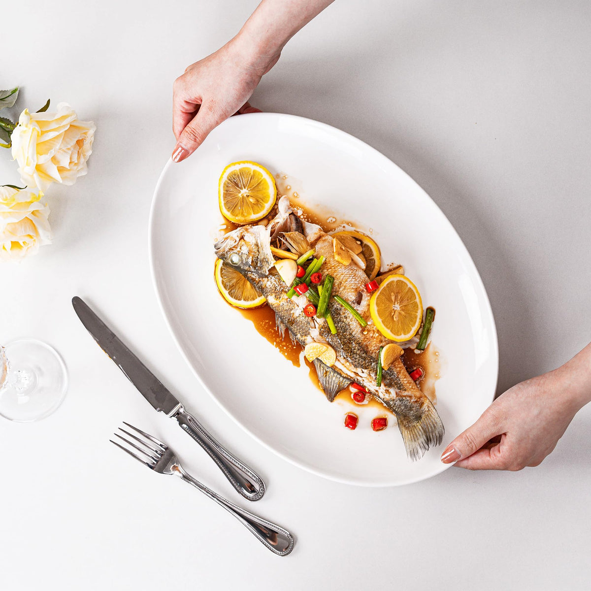 YALONG Serving Platters Set of 2 – 14 Inch Oval White Serving Platters, Large Porcelain Serving Platter Set for Party, Appetizers, Charcuterie, Sushi & Dessert, Microwave & Dishwasher Safe