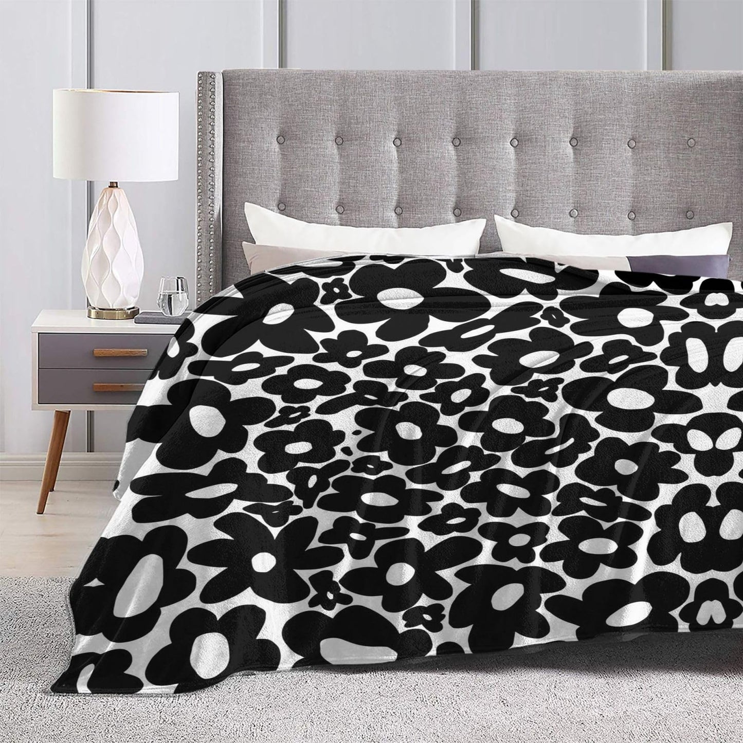 Retro 70s Black and White Flowers Throw Blanket 50"X40" Lightweight Flannel Throws Blankets for Couch Bed Sofa Living Room Bedroom Home Decor,Soft Cozy Fluffy Fuzzy Plush Blanket for All Season