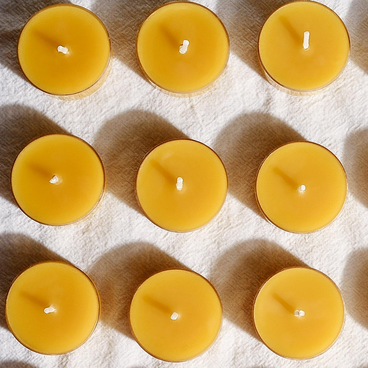 DEYBBY Natural Beeswax Tea Candles 90 Pack, Unscented Pure OrganicBeeswax Tealight Candles Bulk,4-5 Hours Small Tealights in Clear Cup for Home Decoration Emergency Bath Relaxation