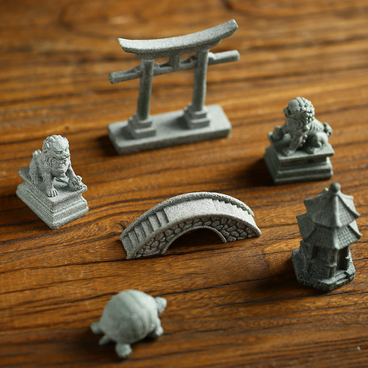 Sdeetesamjun 6 PCS Mini Zen Garden Accessories, Miniature Garden Bridge Foo Dogs Torii Gate Sandstone Figurines Meditation Zen Decor Japanese Fish Tank Terrarium Bonsai Decorations (Art Deco)