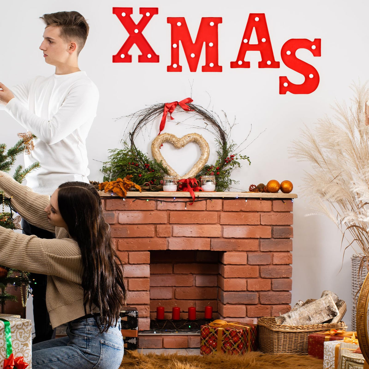 VIHOSE Christmas LED Letter Lights Sign Table Decoration Xmas Light up Letters Battery Powered Letter for Indoor Christmas Decoration Home Bar Party Bedroom Tabletop Gift