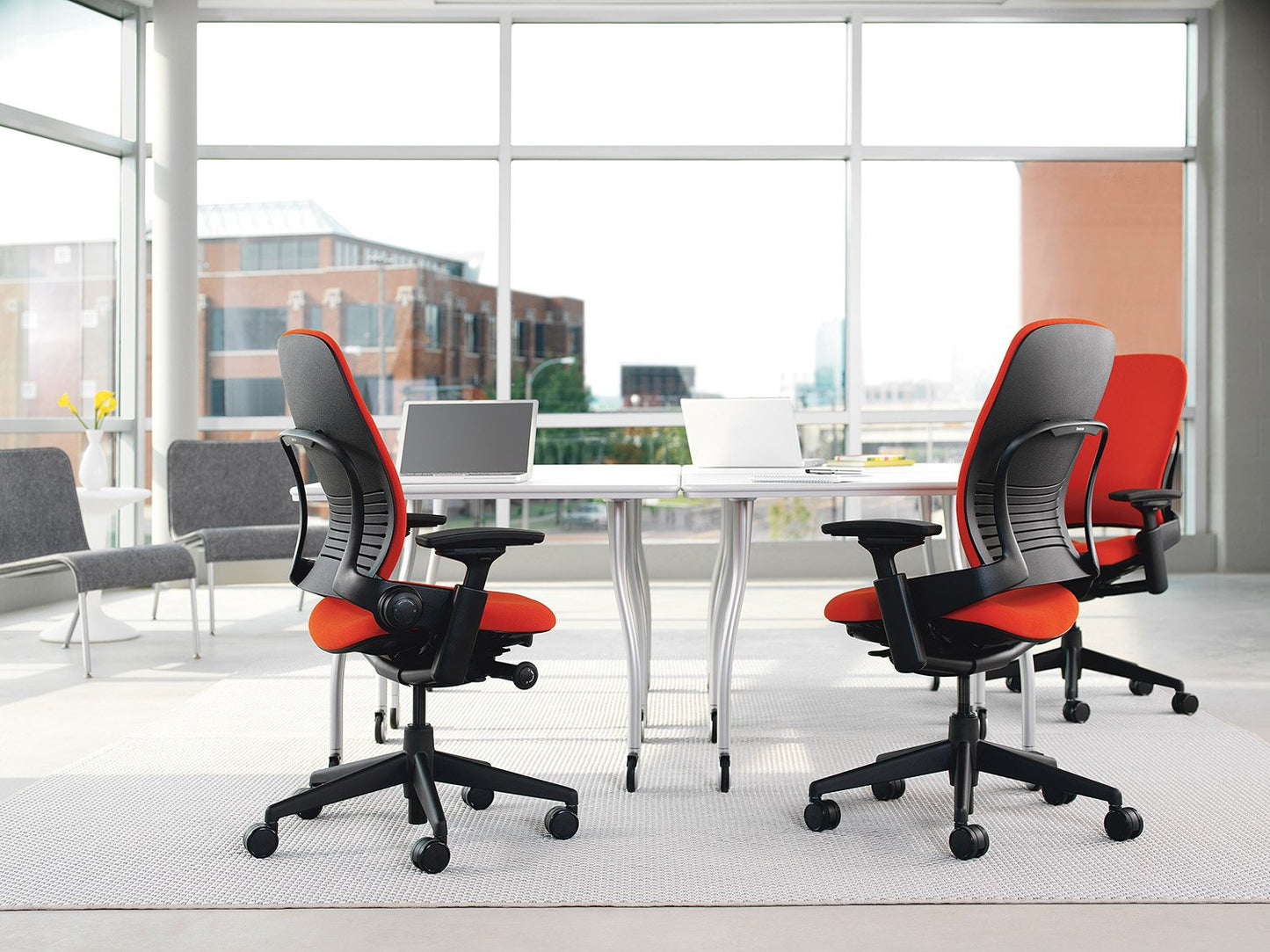 Steelcase Leap Office Chair - Seven Points of Adjustability - Ergonomic Back Support Chair - Lumbar Support - 4D Adjustable Arms - Black Frame - Onyx