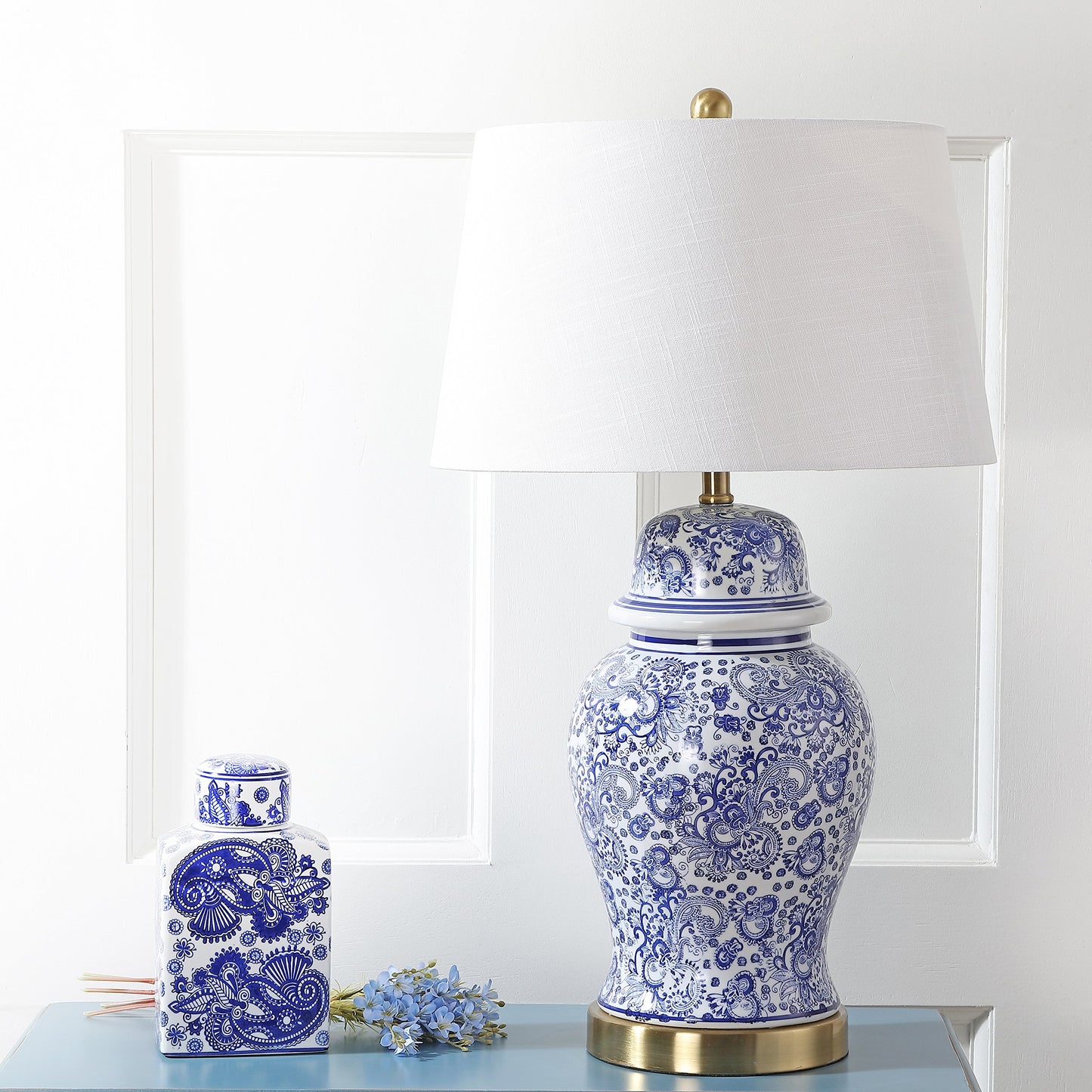 JONATHAN Y 29.5" Blue/White Ceramic Table Lamp for Living Room and Office, White Linen Drum Shade, Traditional Chinoiserie Ginger Jar Lamp, LED Bulb Included JYL3008A
