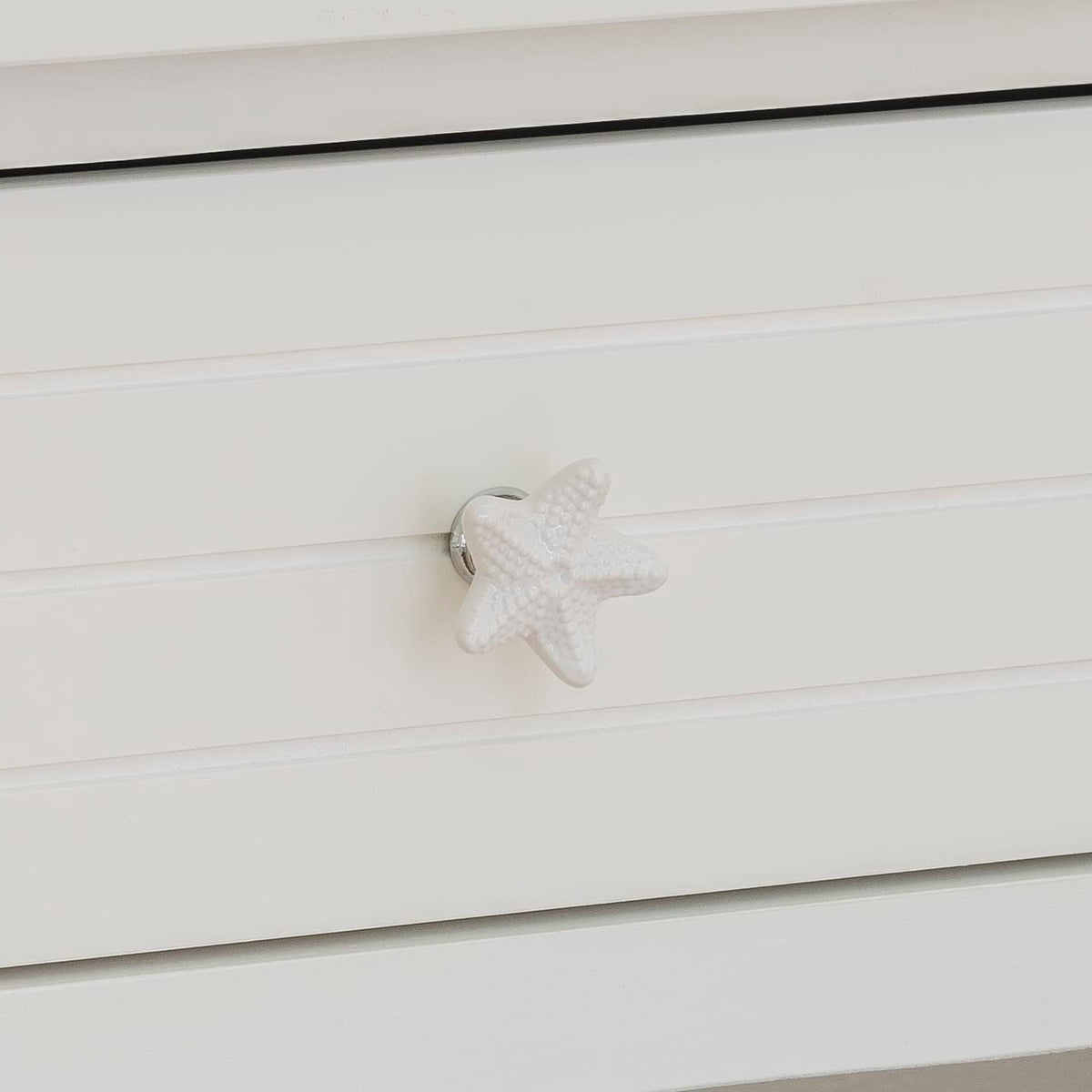 Linon Raleigh White Small Accent Table with Starfish Knobs