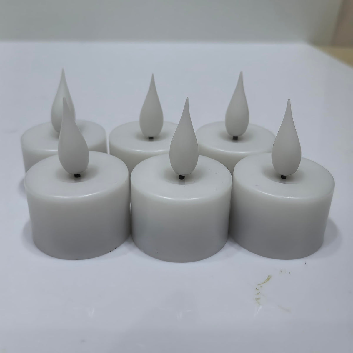 yunsheng Rechargeable Tea Lights Charging Base and Remote Timer, 12Pcs Battery Operated Tea Light, LED Flameless Votive Candles for Home Wedding Party Decor(White)