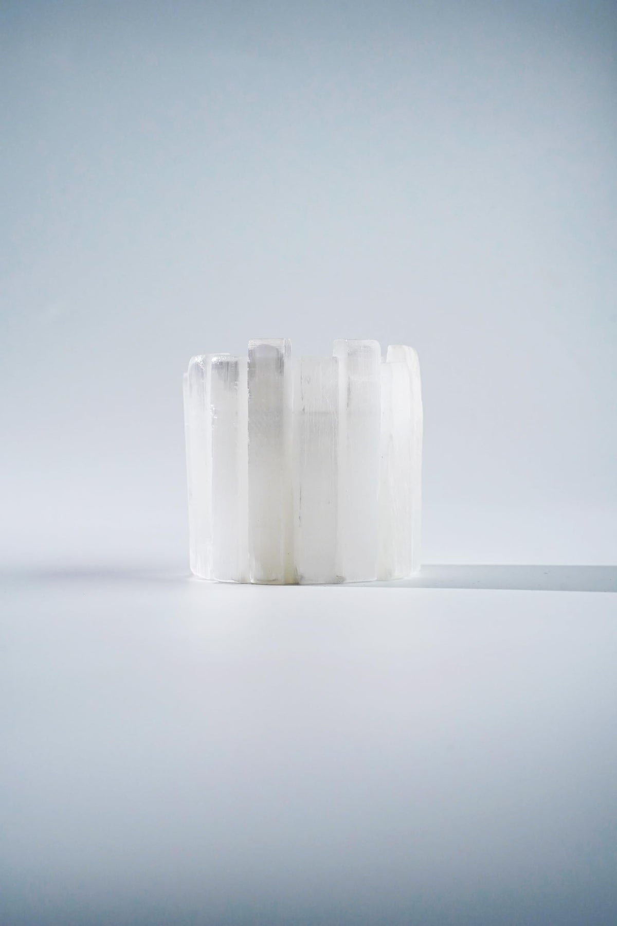 Natural Selenite Candle Holder for Tea Lights Irregularly Arranged Selenite Wand Candlesticks - Elegant Home Decor (Round Candle Holder)