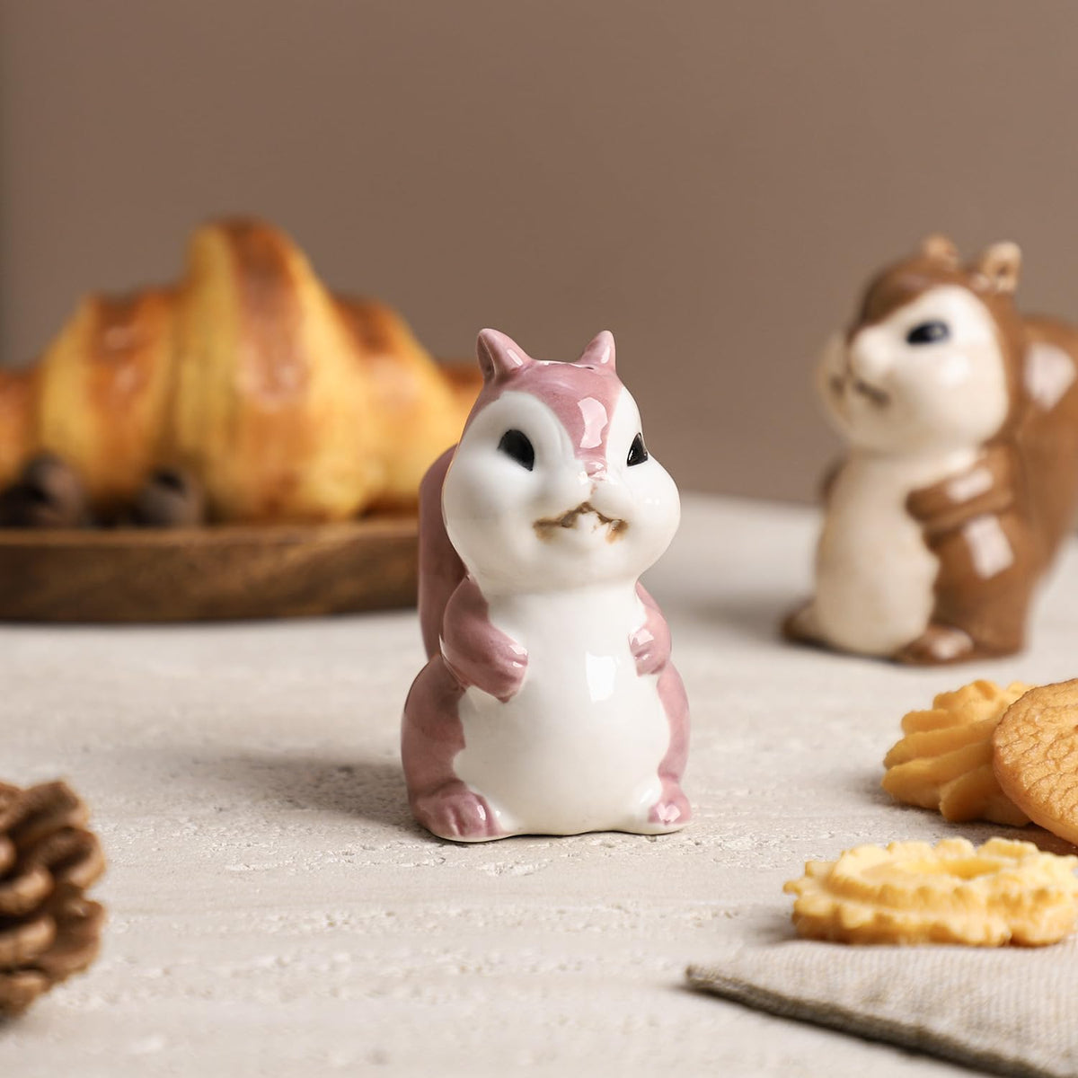 Bicuzat Ceramic Squirrels Salt Pepper Shakers Set, 2 PCS Set of Animal Salt and Pepper Shakers, Brown and Pink
