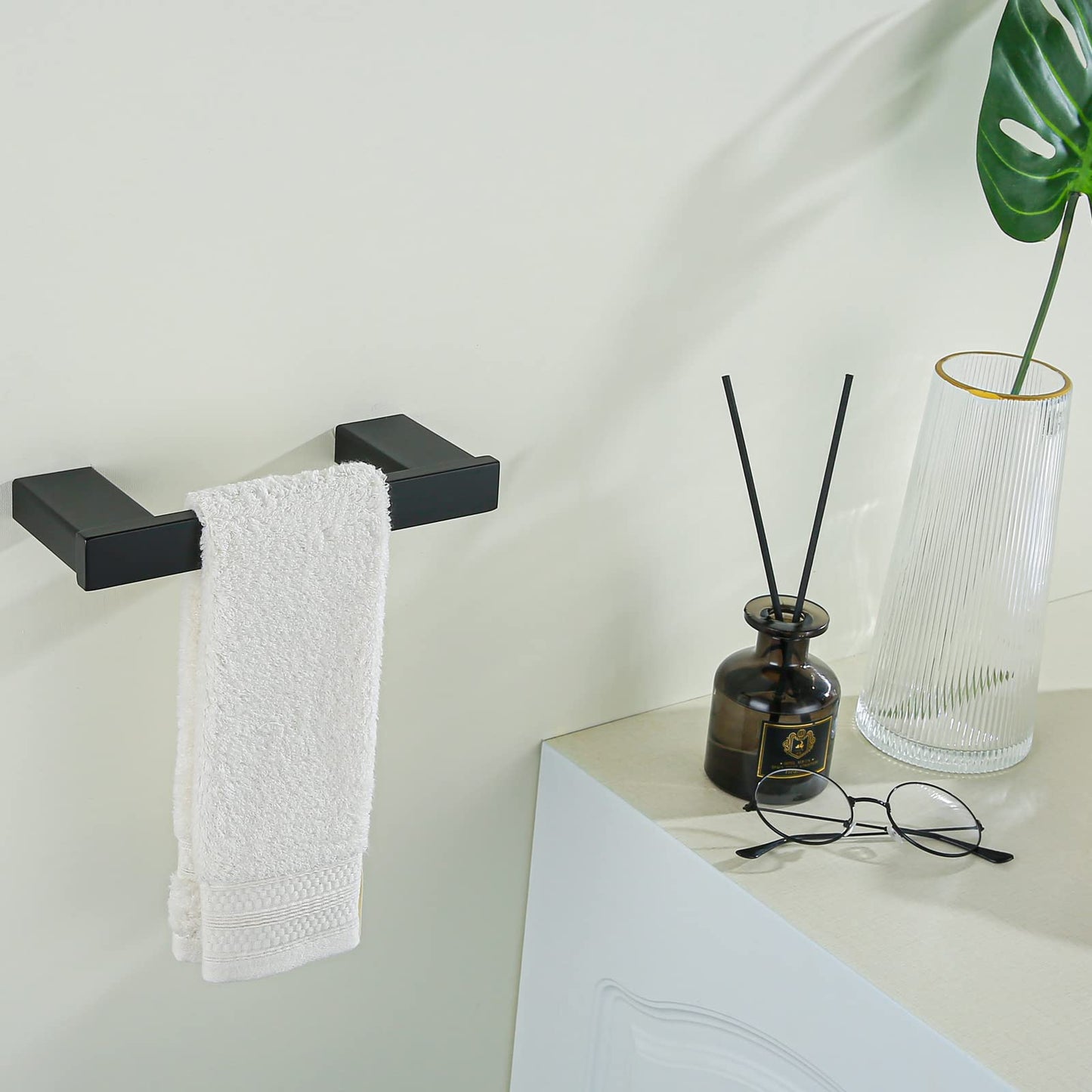 RANDOM 9 Inch Matte Black Towel Bar Bathroom Modern Hand Towel Holder Kitchen Rag Towel Rack Wall-Mounted Suitable for Bathroom,Shower Room,Wardrobe Cloakroom and Garage Towel Rod.96009-2-9MB