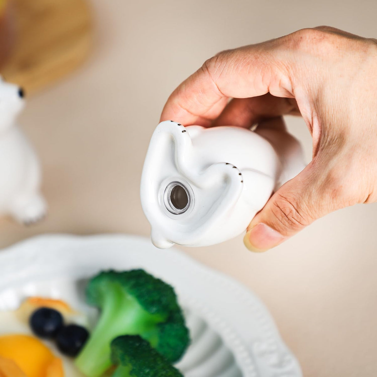 Bicuzat Ceramic Polar Bears Pattern Salt & Pepper Shakers Set, Hand-Painted Salt and Pepper Shakers, 2 PCS Set