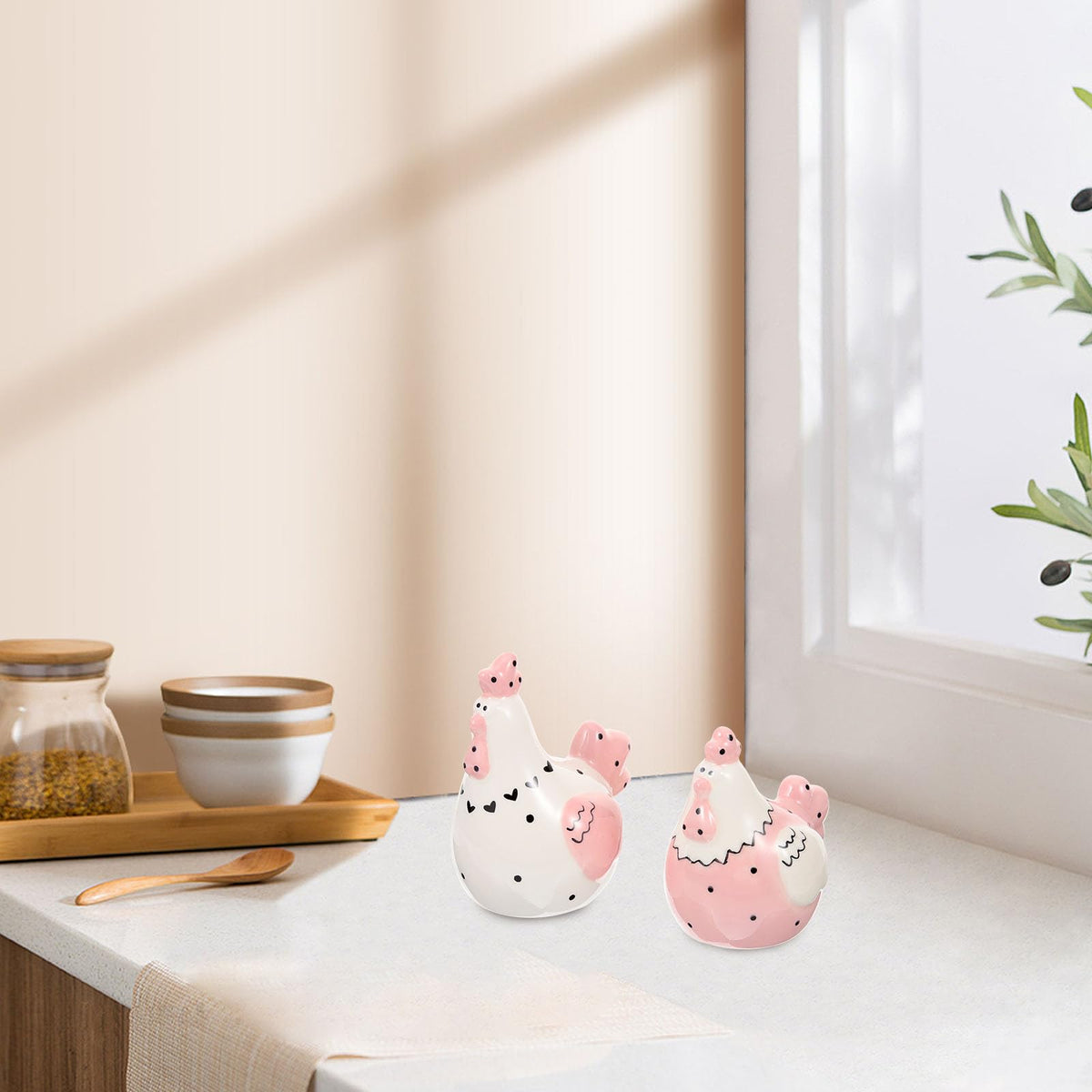 Luxshiny 2pcs Ceramic and Pepper Shaker Set Salt Box Easter Chicken Canister Set Hen Shape Sugar Bowl Seasoning Bottle Dining Table Accessory for Easter Party