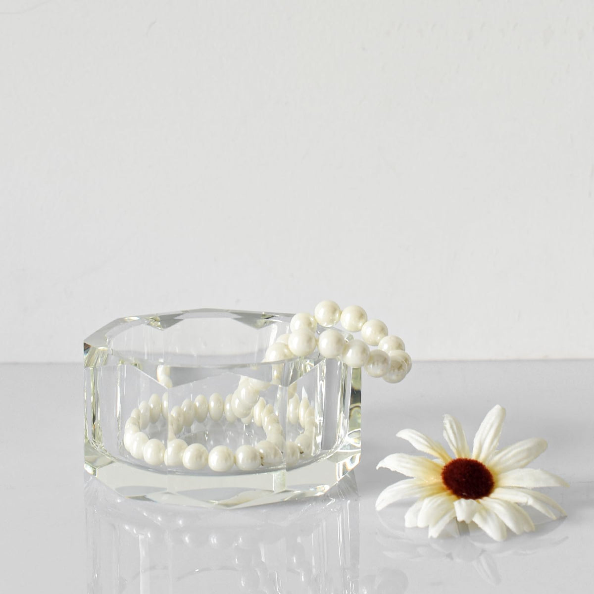 kitCom Crystal Candy Dish Hand-Cut Home Decorative Jewelry Box Candy Jar W 3.94" x H 1.97", Comes With Gift Box
