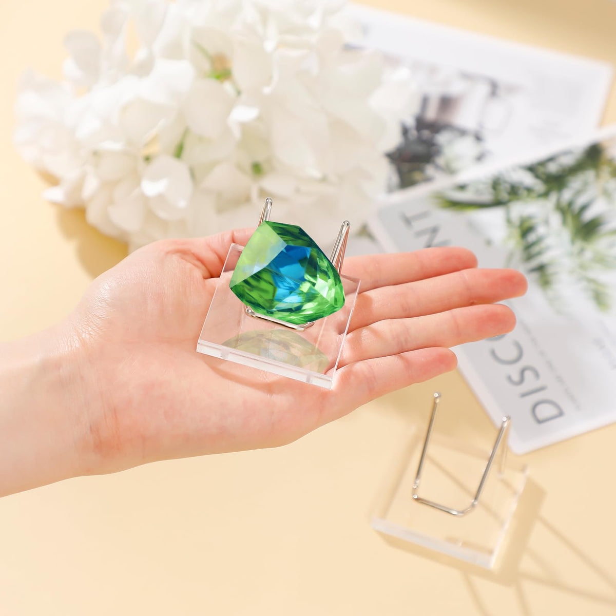 Wenqik 4 Pcs Metal Crystal Display Stand Rock Holder Crystal Display Shelf with Metal Arms Acrylic Pedestal Base for Mineral Gemstone Agate Fossil Coral Geode Jewelry Collectible(Silver,2.5 x 2.5 x 2)