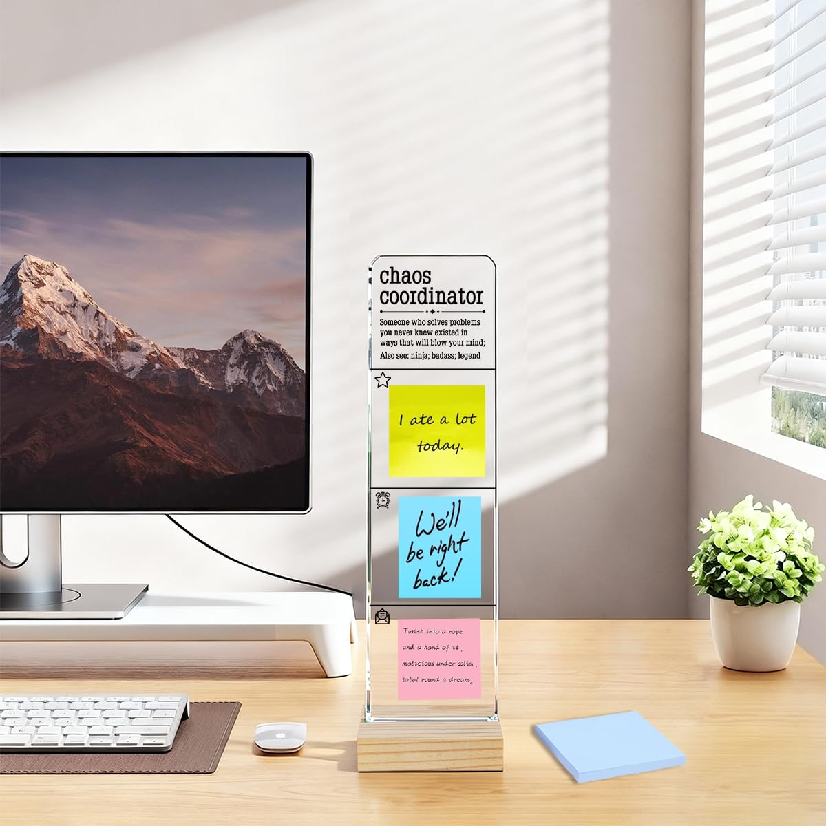 Monitor Memo Board with Removable Wooden Base Acrylic Portable Sticky Note Holder, Chaos Coordinator Acrylic Message Board Sign, Office Desk Desk Set Sticky Notes 100 Sheets