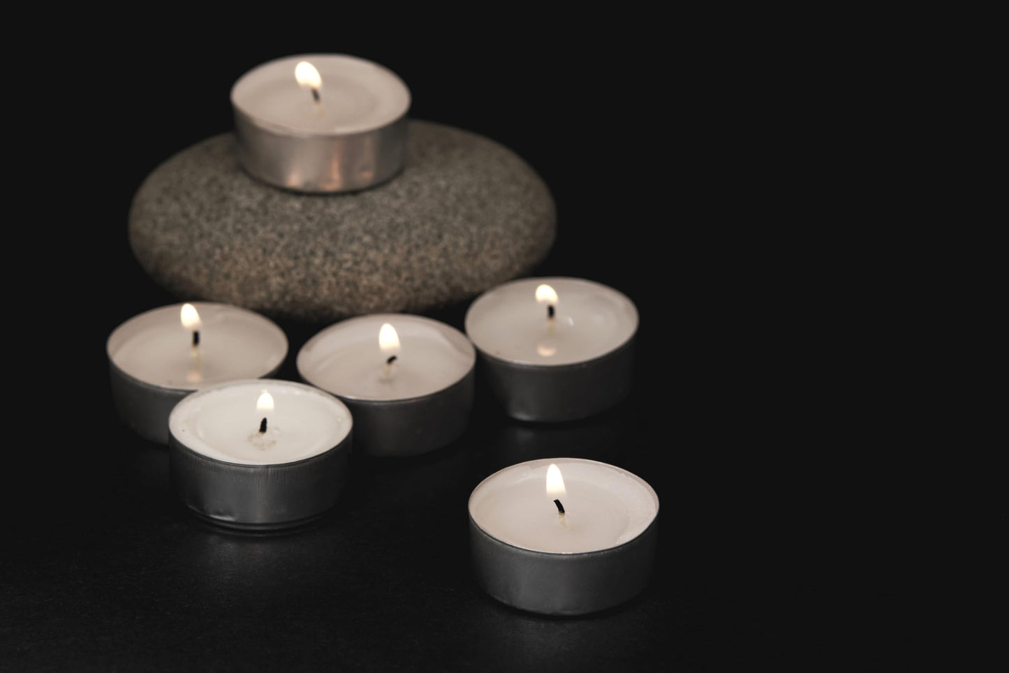 D’Light Online 5 Hours Long Burn Time Unscented White Tealight Candles in Aluminum Cup for Home Decor, Wedding, Holiday, Restaurants, Shabbat, Spa or as a Emergency Candle - Set of 125