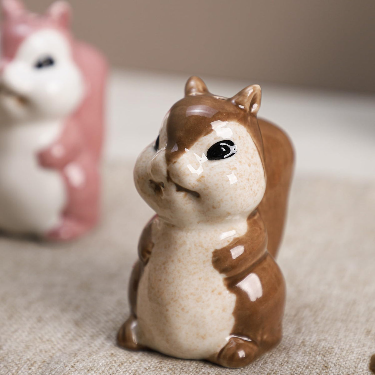 Bicuzat Ceramic Squirrels Salt Pepper Shakers Set, 2 PCS Set of Animal Salt and Pepper Shakers, Brown and Pink