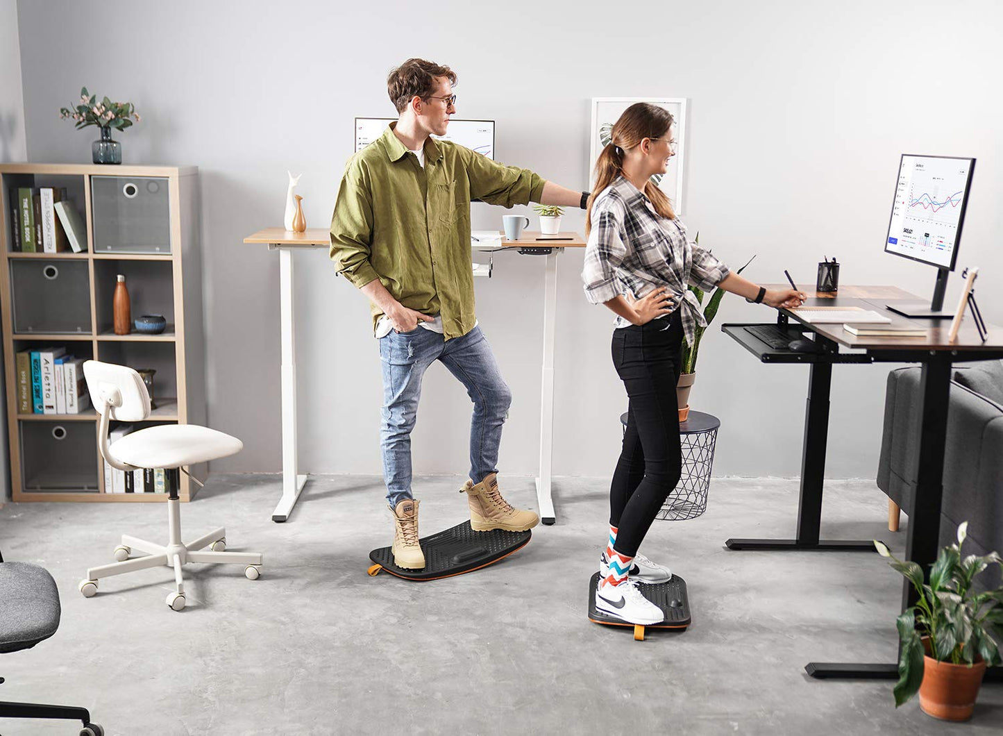 FEZIBO Standing Desk Mat Balance Board, Anti Fatigue Mat Standing Desk Office, Wobble Board with Ergonomic Design (Large, Obsidian Black)