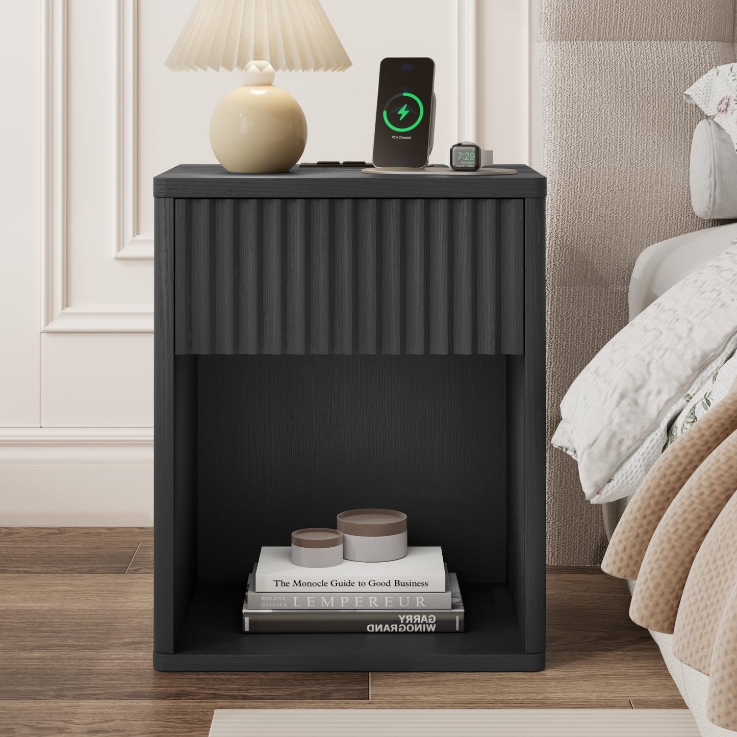 Fluted Black Nightstands Set of 2 w/Charging Station, Wooden End Table Bed Side Table with Curved Drawer, Mid Century Modern Fluted Night Stand with Rounded Edge for Bedroom, Living Room