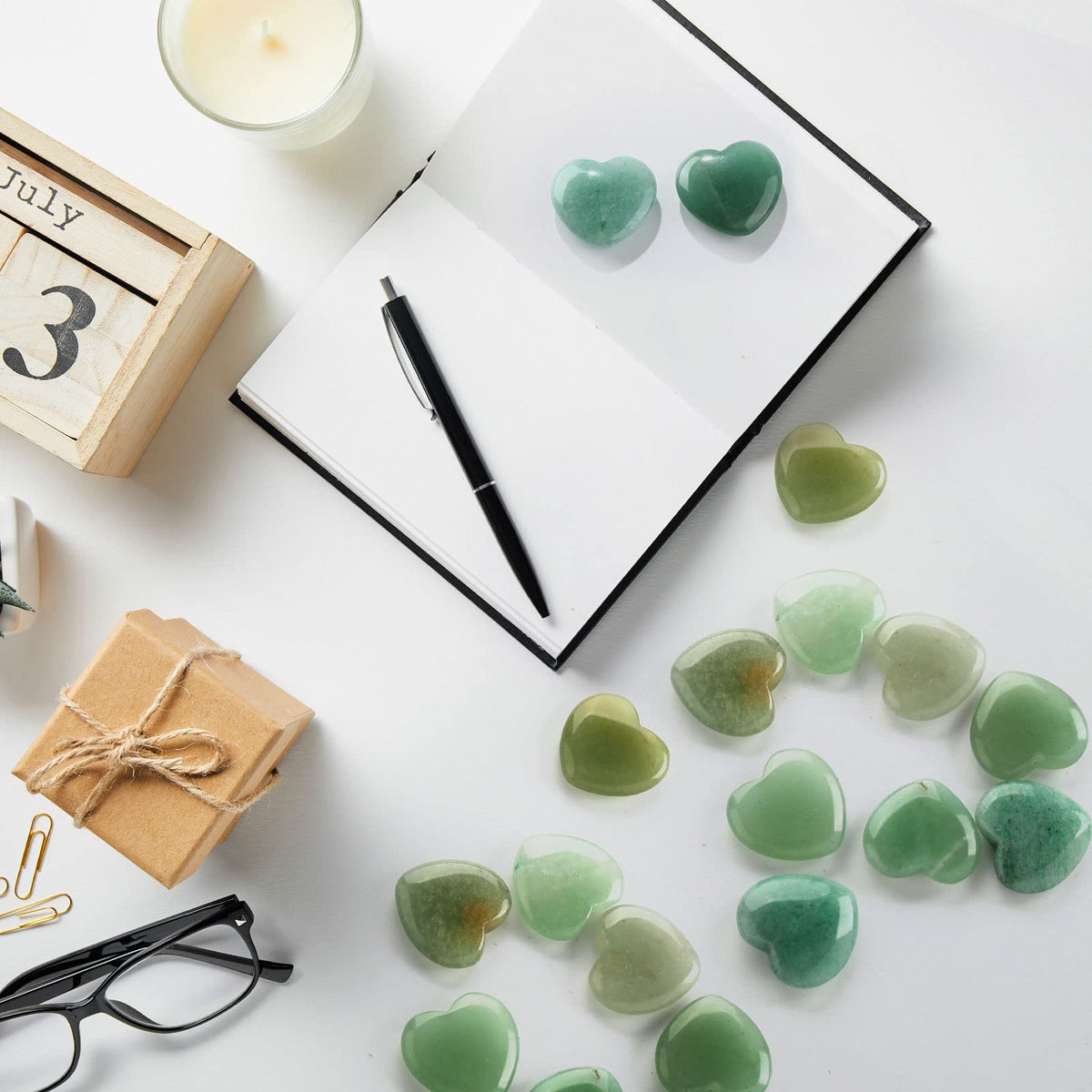 Patelai 24 Pcs Green Aventurine Heart Healing Crystals, Polished Natural Crystal Hearts, 0.8 Inch Mini Pocket Palm Stones for Luck, Meditation and Reiki, Heart Stone Gift with Black Velvet Bag
