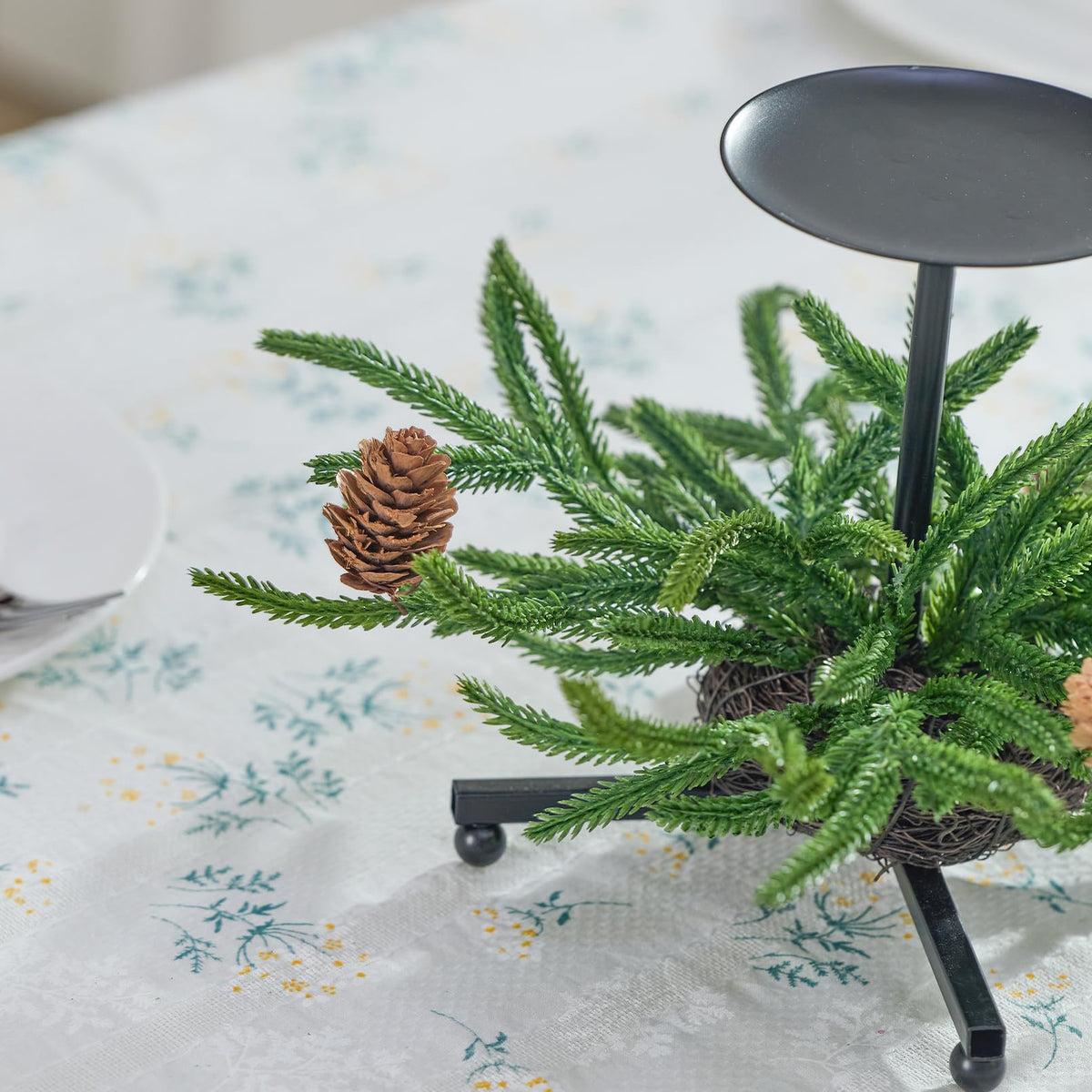 Heleze Christmas Candle Holder Set of 3, Black Iron Candle Tray Holders with Norfolk Pine Pinecones, 7.1 Inch Decorative Metal Stand for Table Centerpiece Mantle Xmas Decor