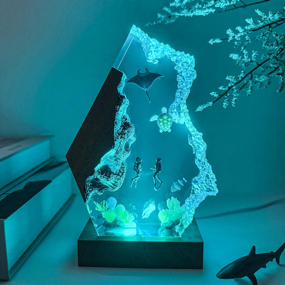 Scuba Diving Resin Ocean Lamp,Handmade 3D Ocean Night Light With Woodden Base,Variable Lights, Scuba Diver Gifts, Diving Enthusiast Collectibles, Unique Birthday Holiday Gifts for Men & Women(S 6"x4")