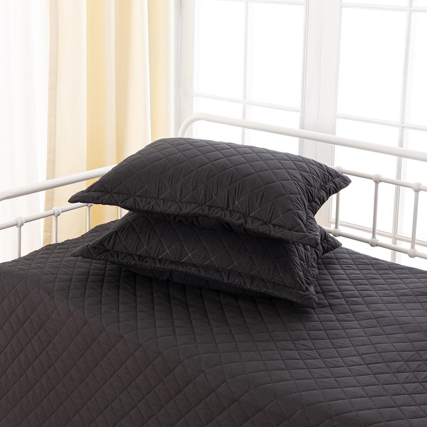 TieyaChkis 5 Piece Daybed Cover Set Twin Daybed Bedding Sets for All Season Lightweight Daybed Comforter with Matching Shams&Decorative Pillows, Double Sided-Quilting Day Bed Cover,39"x75",Black