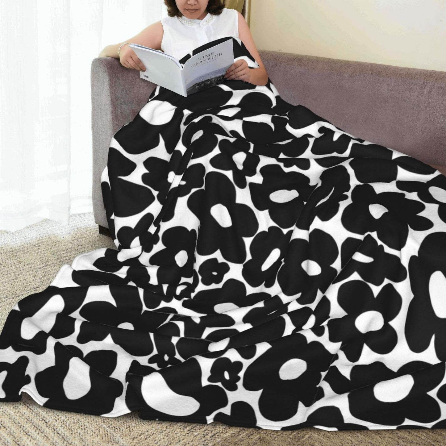 Retro 70s Black and White Flowers Throw Blanket 50"X40" Lightweight Flannel Throws Blankets for Couch Bed Sofa Living Room Bedroom Home Decor,Soft Cozy Fluffy Fuzzy Plush Blanket for All Season