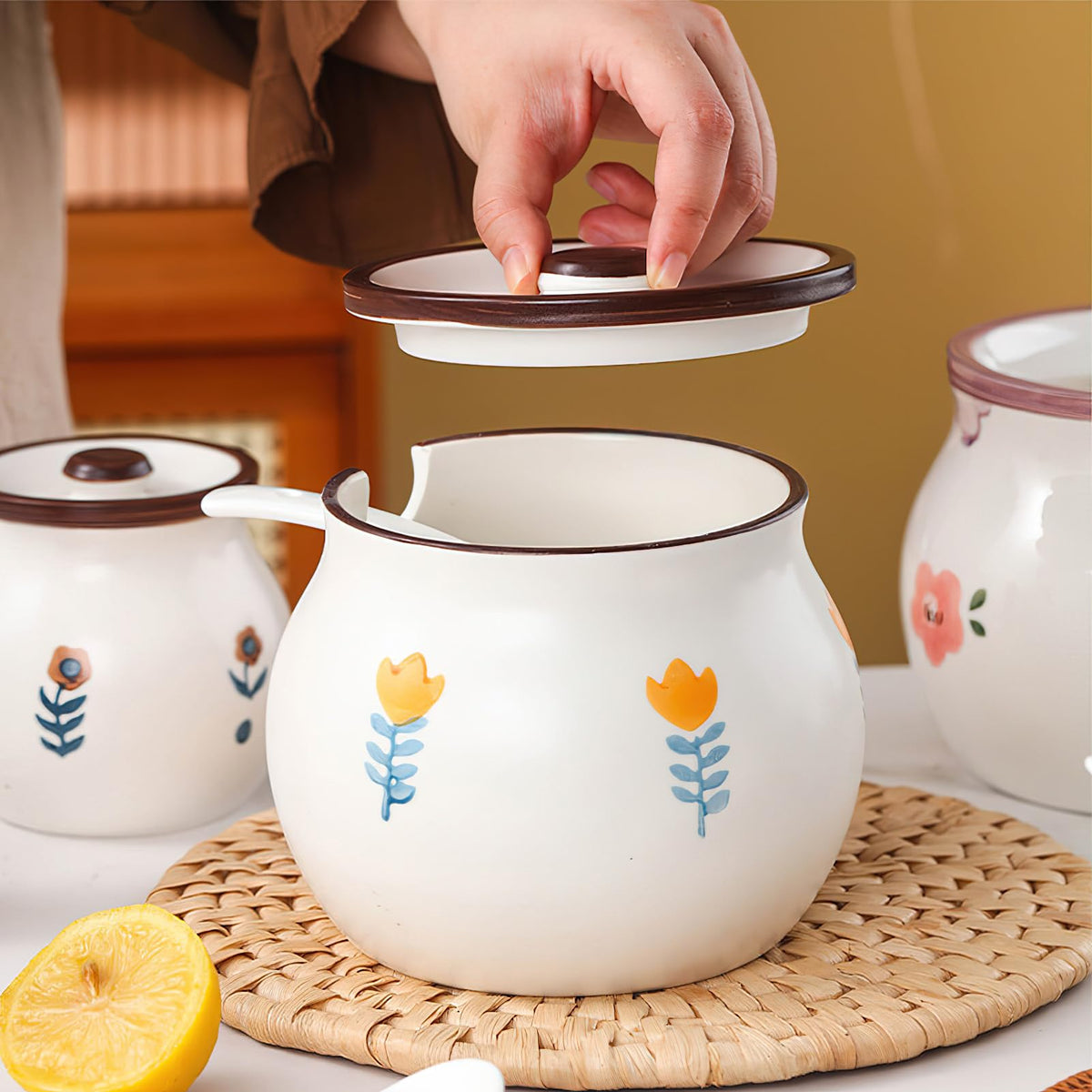 auons Ceramic Salt and Sugar Bowl, Porcelain Condiment Jars with Lid and Spoon, Seasoning Spice Pot Bowl, Salt Sugar Pepper Storage Jar, 600ml, Yellow Flower