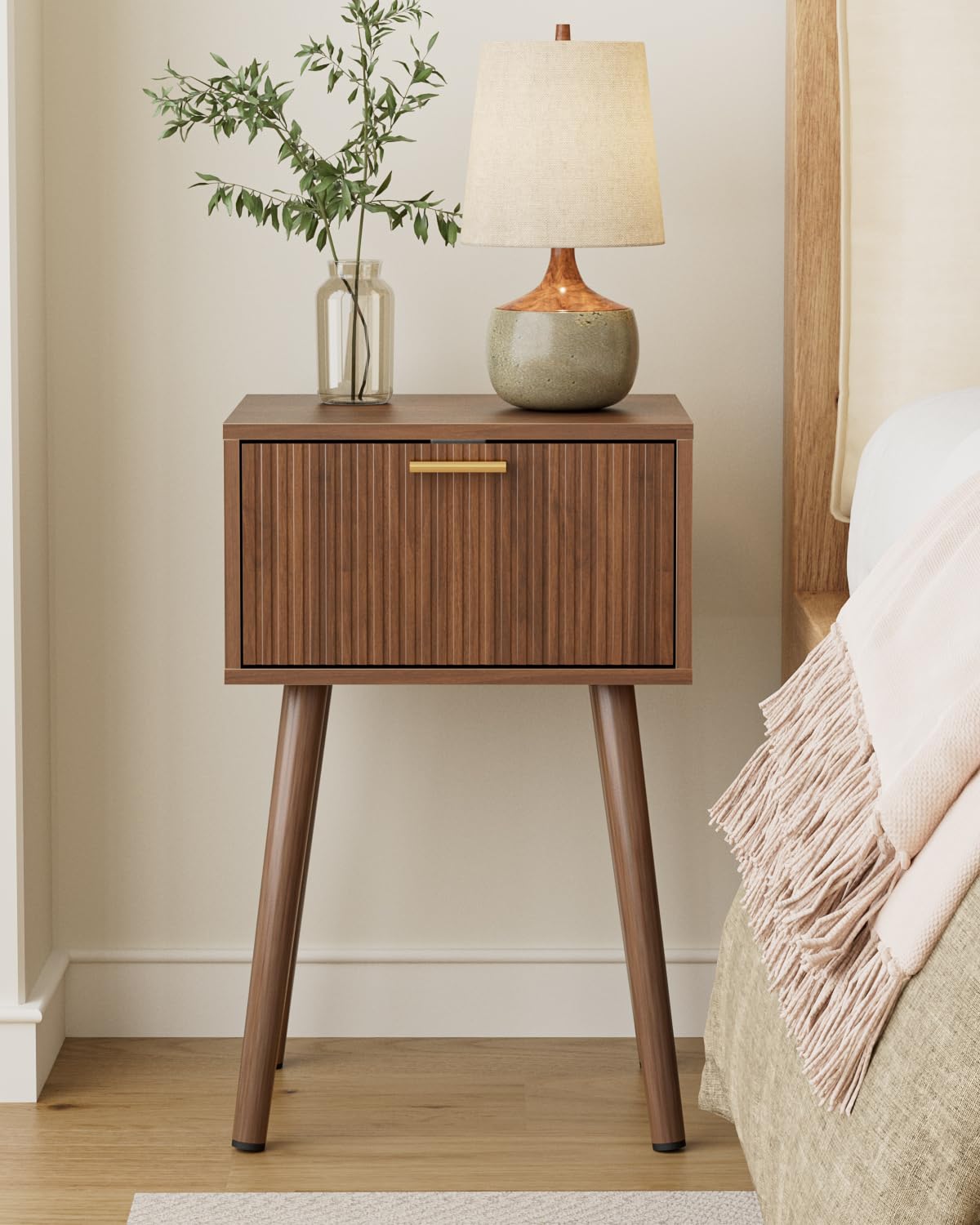 ASACESCU Night Stand, Walnut Nightstand with Fluted Door, Small Modern Mid-Century Bedside Table for Bedroom, End Table for Living Room