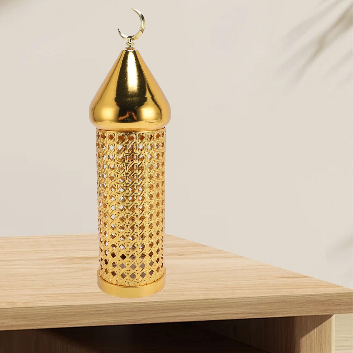 Omquot Retro Handmade Golden Metal Wind Lamp Lantern for Wedding Party Decorations, Aromatic Candle Holder for Romantic Ambience, Iron Material (Large)