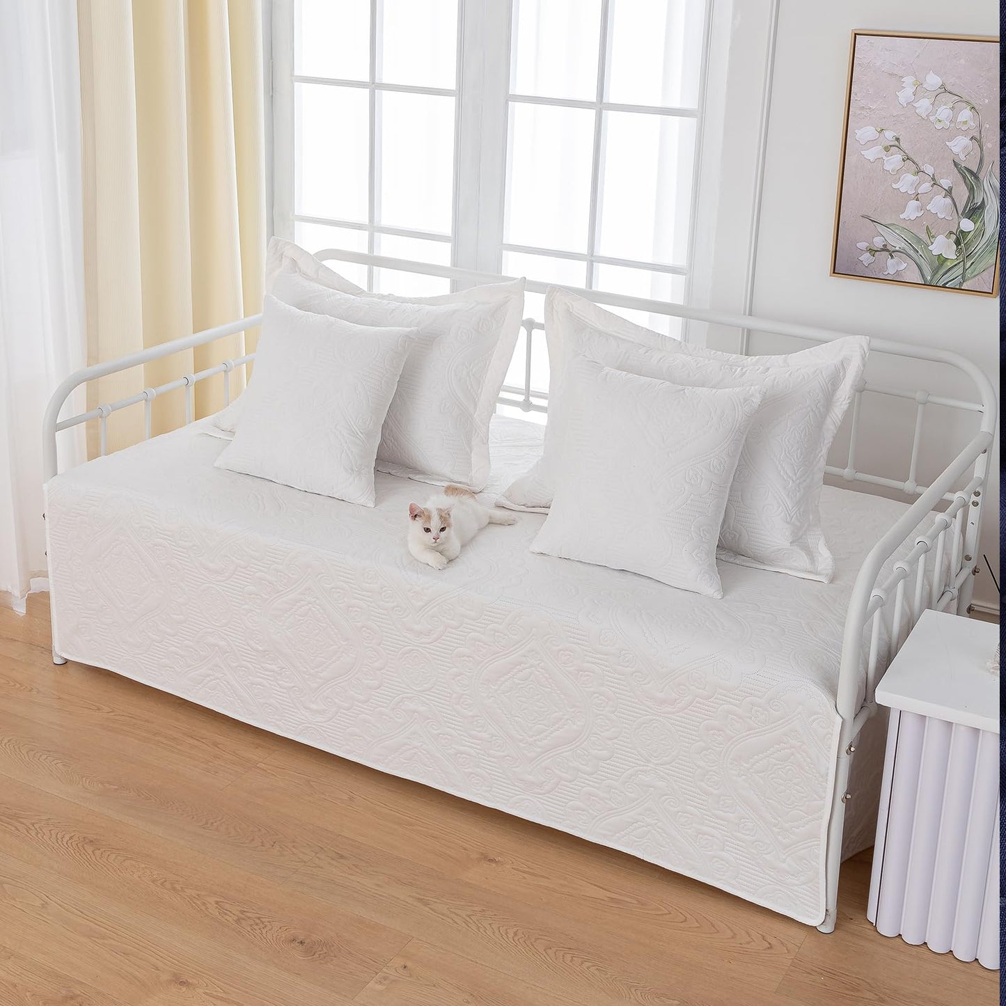 TieyaChkis 5 Piece Daybed Cover Set Twin Daybed Bedding Sets for All Season Lightweight Daybed Comforter with Matching Shams&Decorative Pillows, Double Sided-Quilting Day Bed Cover,39"x75",White