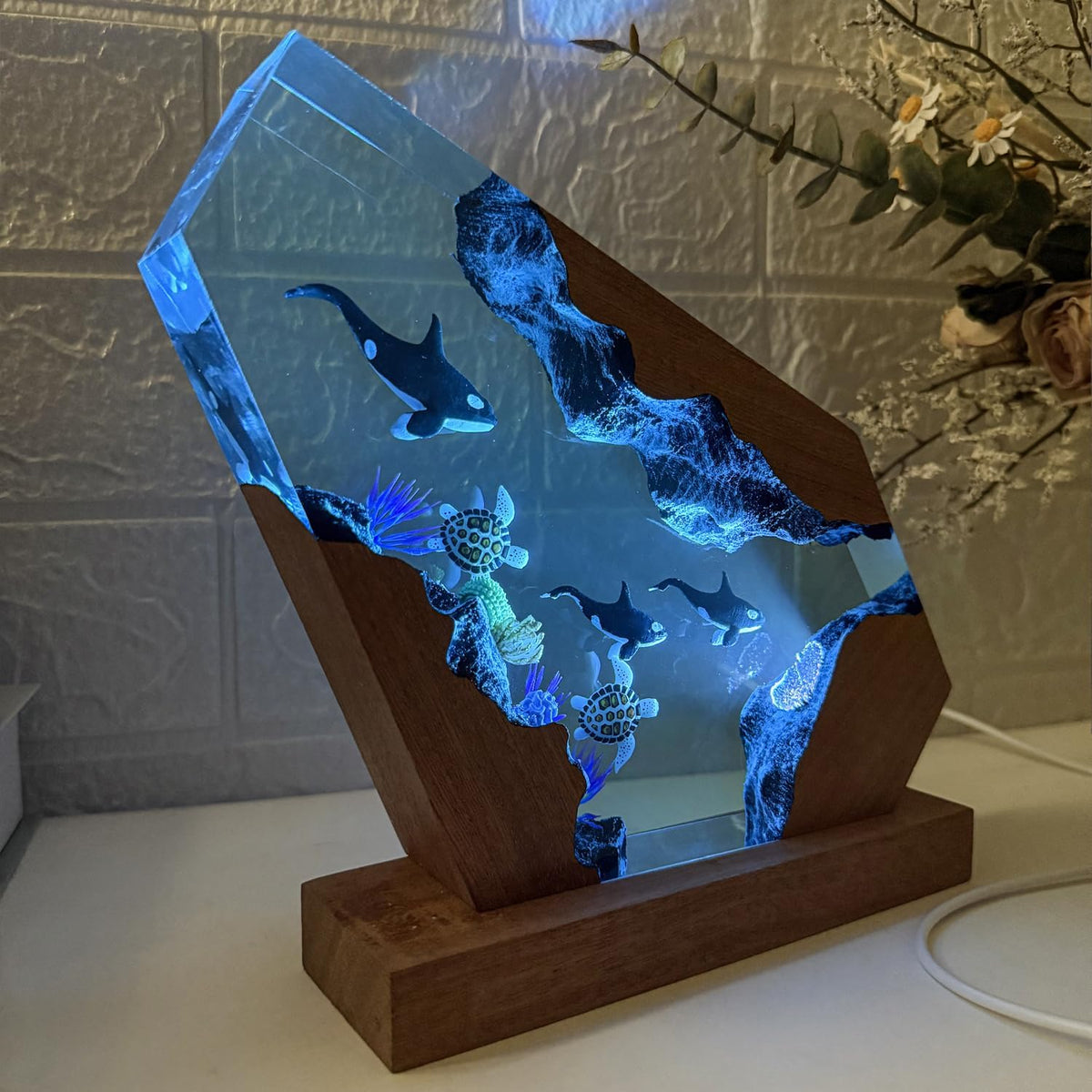 Orca Ocean Resin Lamp - Handmade Resin Night Light with USB Port, Variable Lights, Marine Biology Gifts for Women and Men, Ocean Enthusiast Collectibles, Unique Birthday Gifts for Him & Her (6"x4")