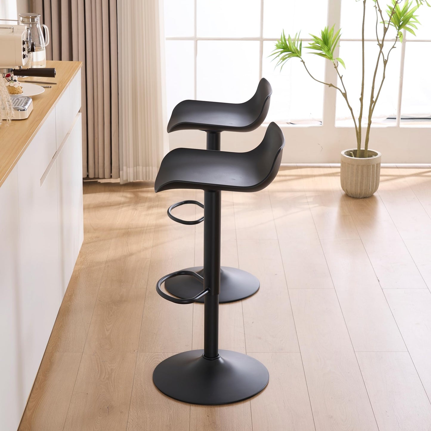 YOUNIKE Black Adjustable Height Bar Stools Set of 2 Plastic Swivel Barstool with Low Back Modern Kitchen Counter Island Bar Chairs for Breakfast Nook Cafe Bars Office