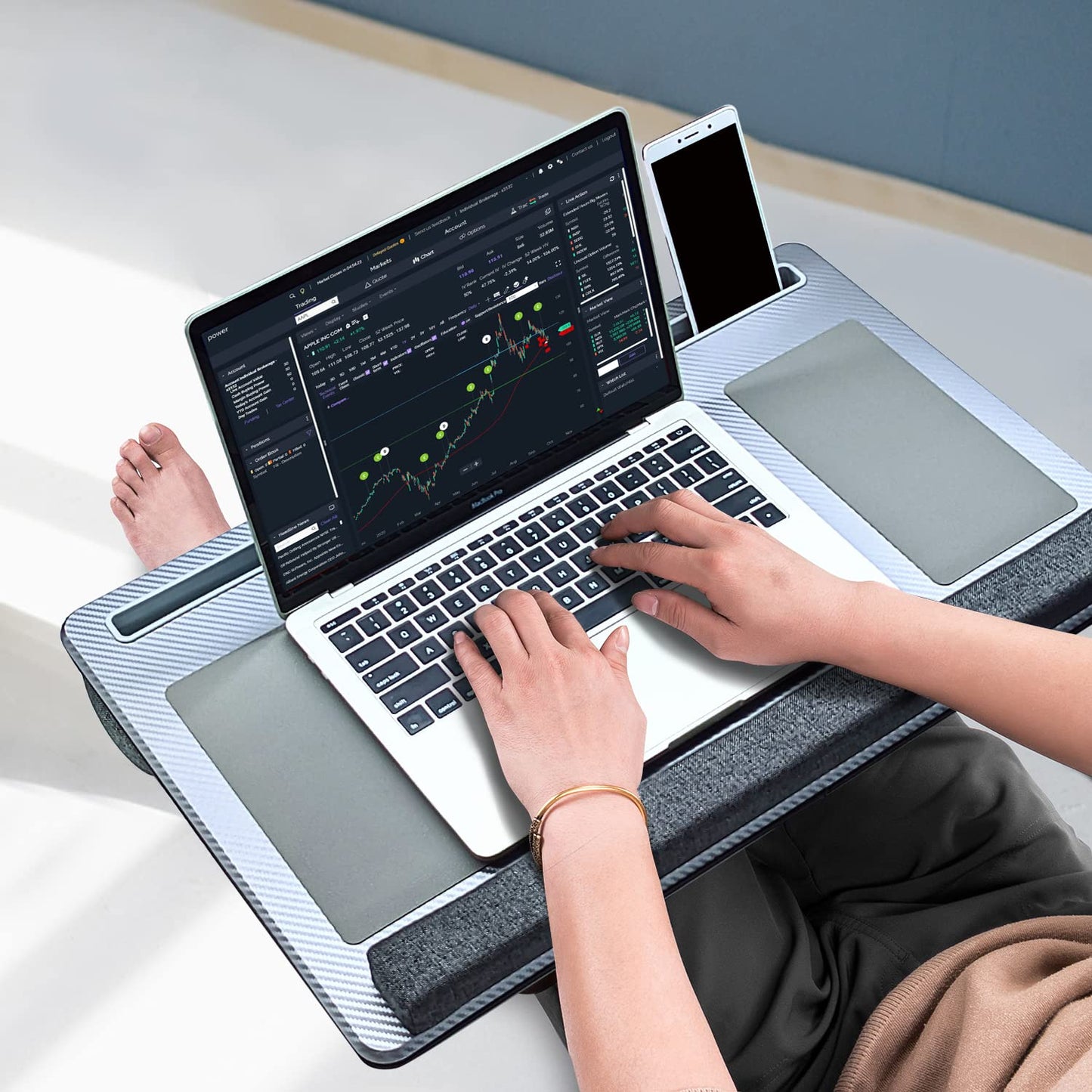 Extra Large Lap Laptop Desk- Home Office Portable LapDesk with Mouse Pad & Wrist Rest for Notebook/MacBook/Tablet, Sofa Bed Working, Writing, Drawing (Carbon Silver, Fit Up to 17-inch Laptops)