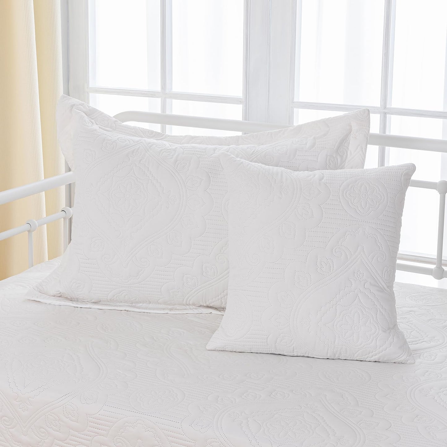TieyaChkis 5 Piece Daybed Cover Set Twin Daybed Bedding Sets for All Season Lightweight Daybed Comforter with Matching Shams&Decorative Pillows, Double Sided-Quilting Day Bed Cover,39"x75",White