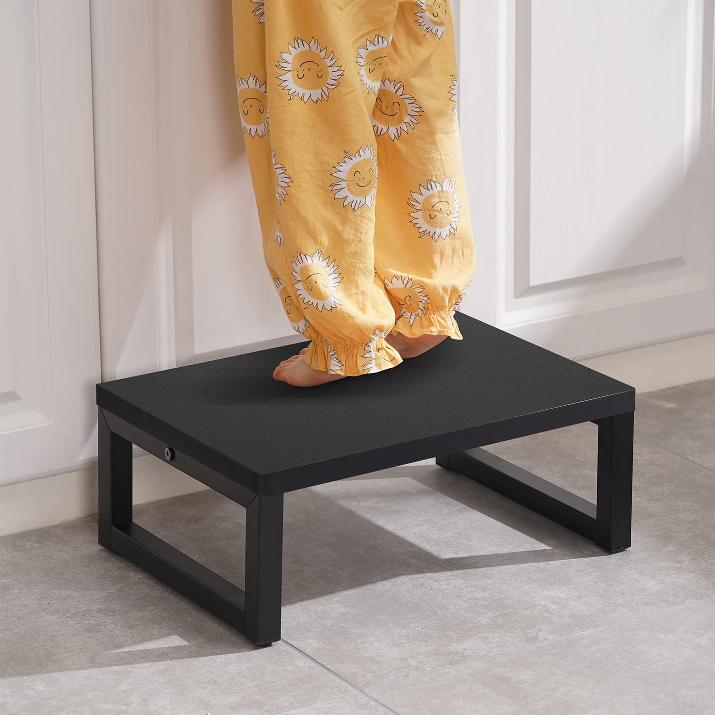 Snughome Wooden Step Stools for Adults Kids, Solid Wooden Bedside Step Stool Adults Hold Up to 350 lb, One Step Foot Stool for Kitchen, Bedroom, Living Room, Bathroom - Self-Assembly(Black)