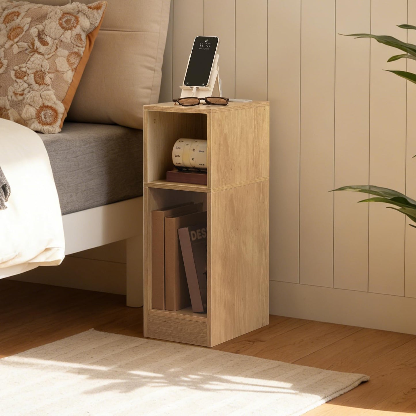 MAHANCRIS Narrow Nightstand, Narrow End Table with Charging Station, Skinny Bedside Table for Small Spaces, Mid Century Modern Night Stand for Bedroom, Living Room, Natural ETNA30E01