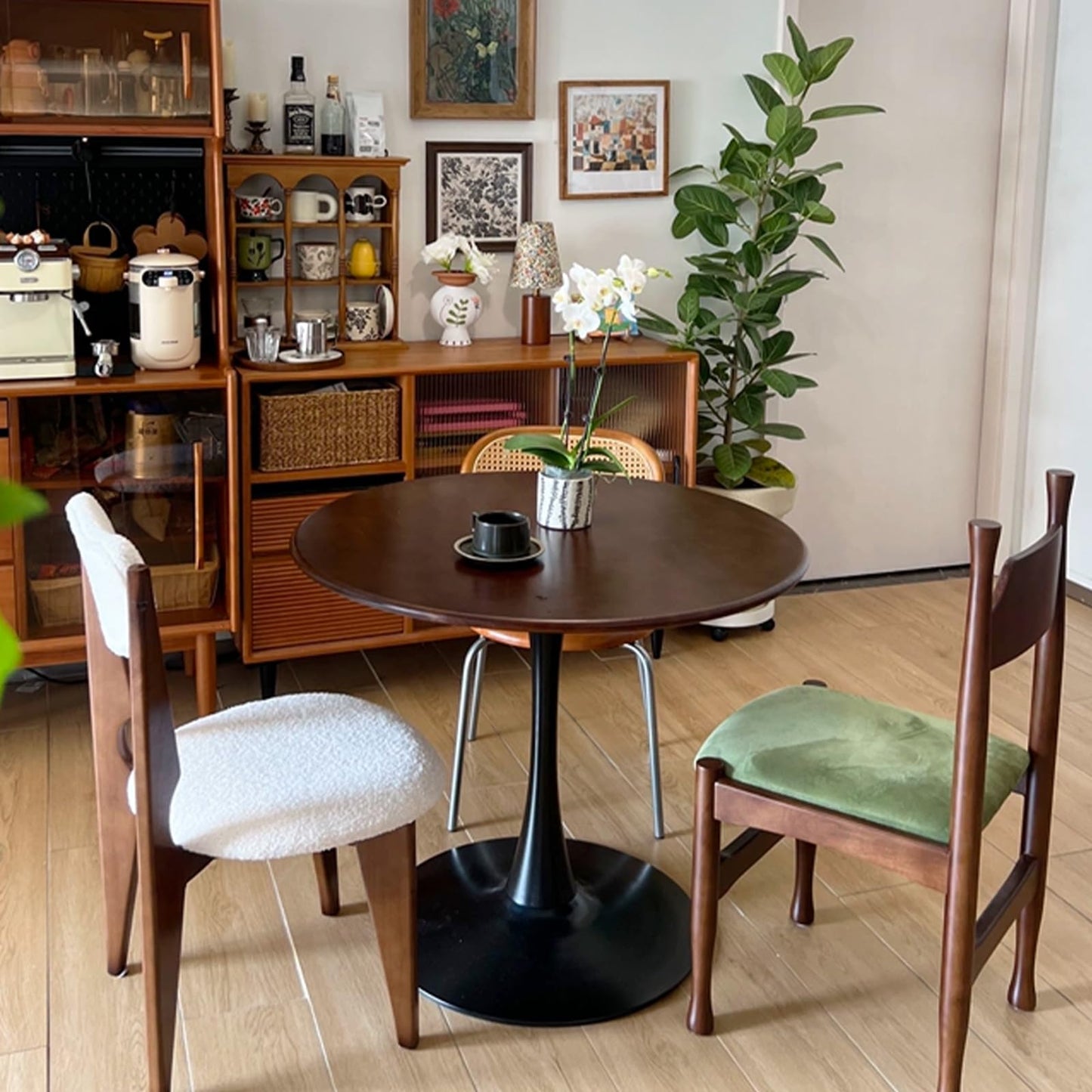 HYYTEIBL 23.4" Round Tulip Dining Table for 2-4 People with Walnut Top and Black Metal Pedestal Base, Mid-Century Modern Small Space Table for Kitchen, Living Room, Cafe
