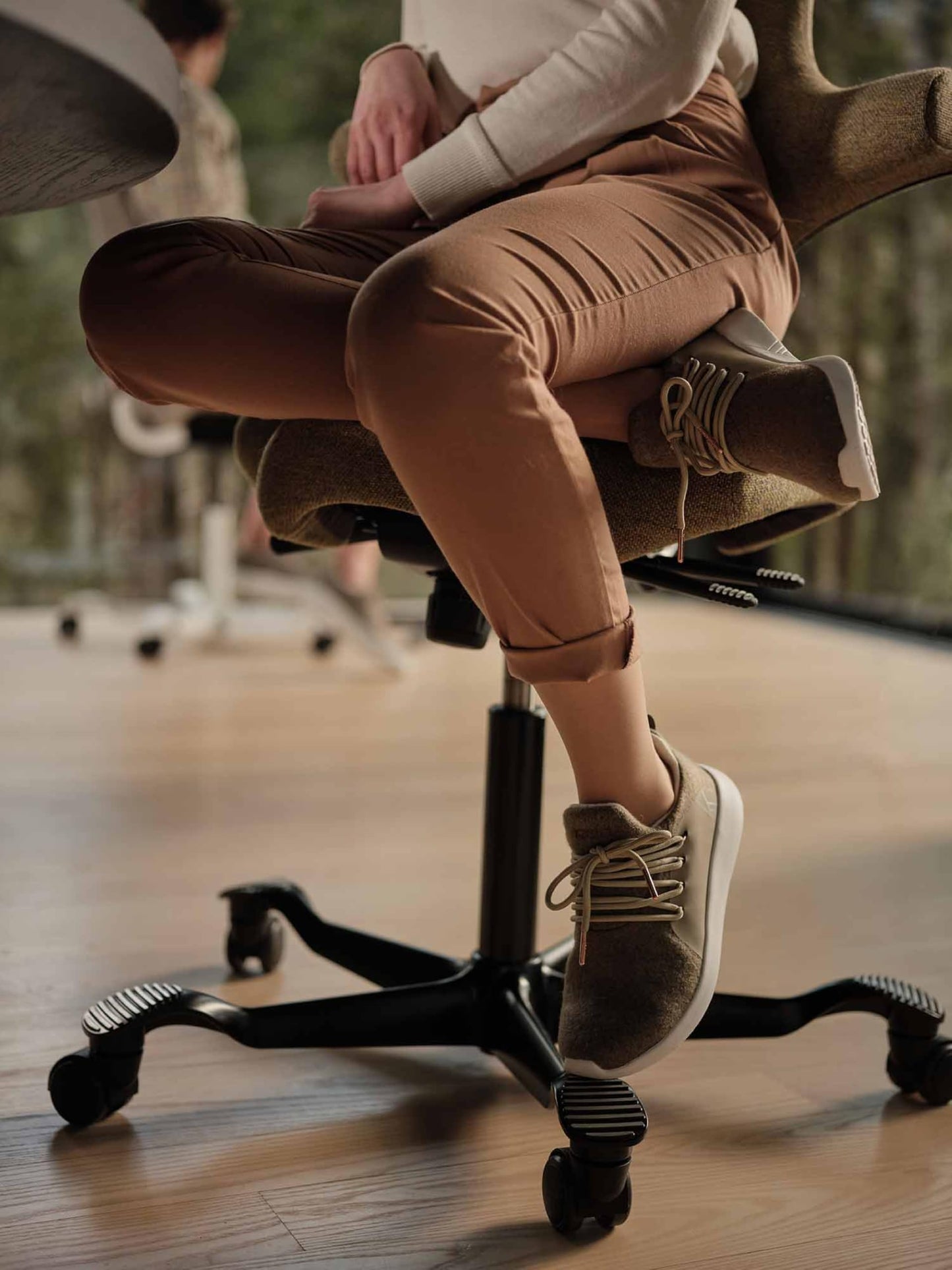 HAG Capisco Adjustable Sit to Stand Desk Chair - Black Frame - Polyester Black Seat
