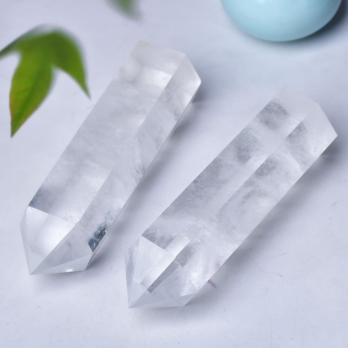 WUYOUSHI Large Clear Quartz Healing Crystal Towers 5.9" -6.1" Natural Crystal Wand 6 Faceted Chakra Crystal Point Reiki Meditation Therapy Home Decoration Gift (1-1.2lb)