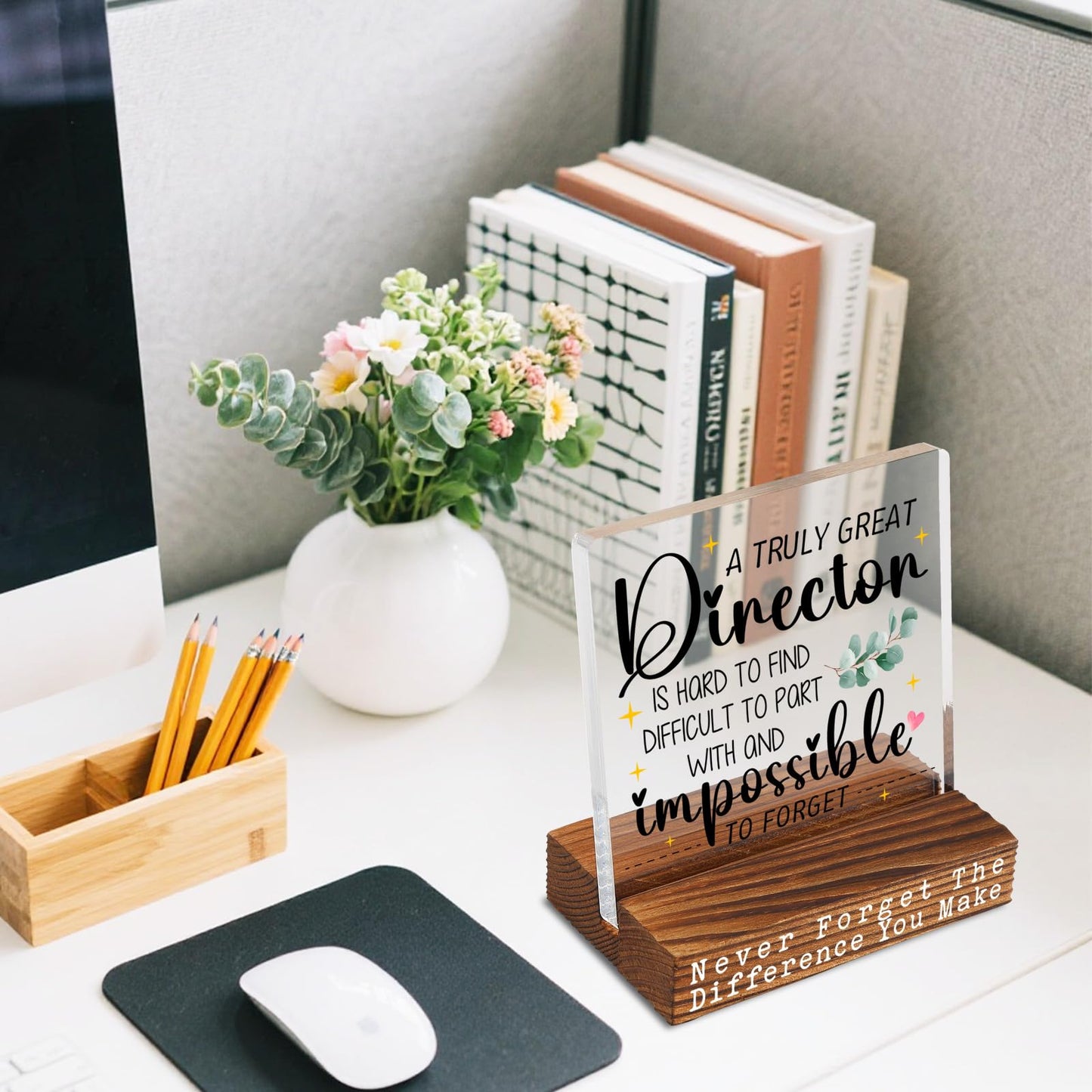 A Truly Great Director Gift Acrylic Desk Sign, Thank You Appreciation Gifts for Director Boss Leader Retiremen Christmas Birthday Office Desk Decor Decorative Signs Plaque YTT21
