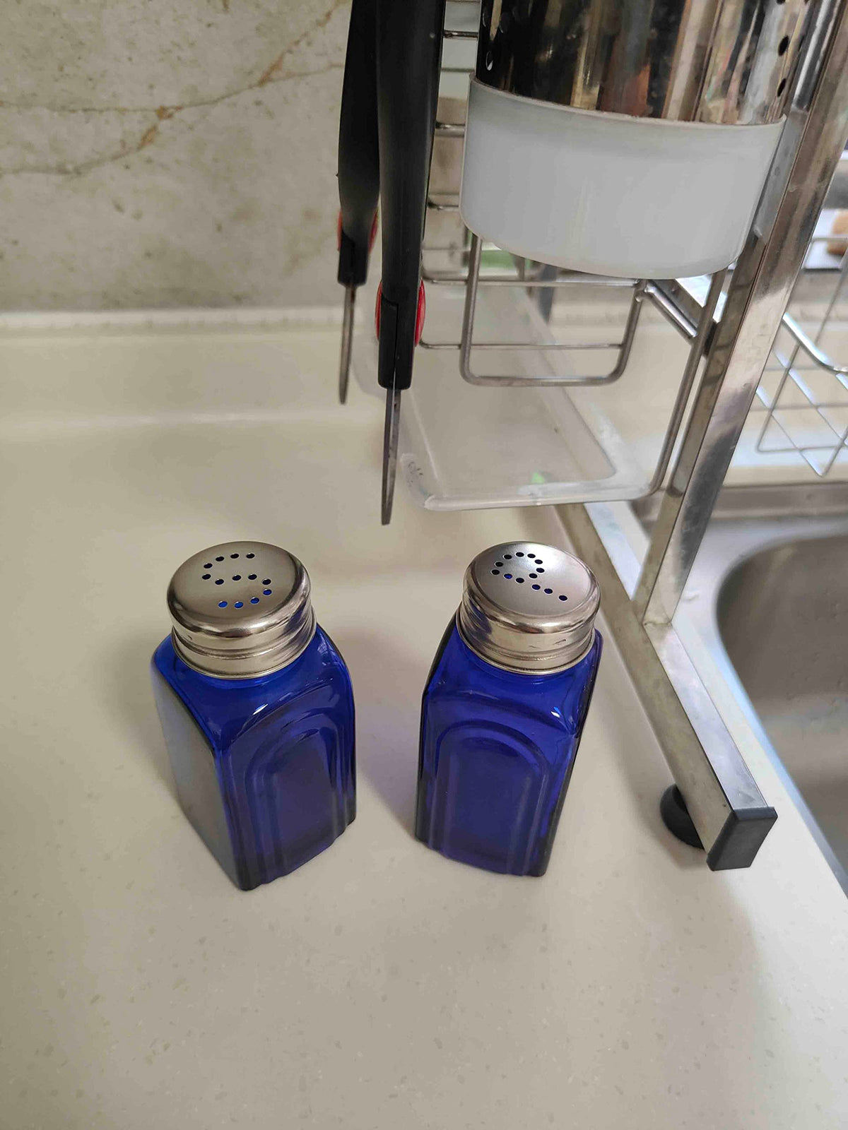 Ritadeshop Retro Glass Salt and Pepper Shakers (Cobalt Blue)