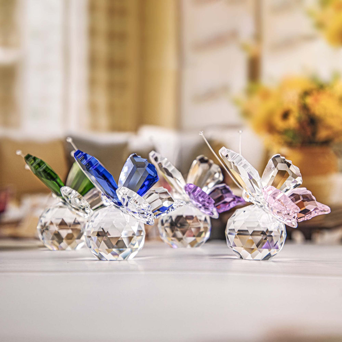 H&D HYALINE & DORA Set 8pcs Crystal Flying Butterfly with Ball Base Figurine Cut Glass Ornament Statue Animal Figurine Collection Home Wedding Office Table Decorations