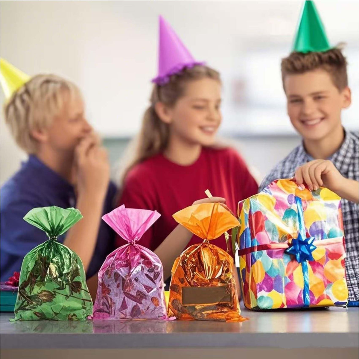 brzikwt 100Pcs Iridescent Gift Bags，Cellophane Bags,Treat Bags,Goodie Bags,Candy Bags They are suitable for Valentine, Birthday, Christmas,Gift Cookie Snack Packing Party Favor Supplies 6x9 inch