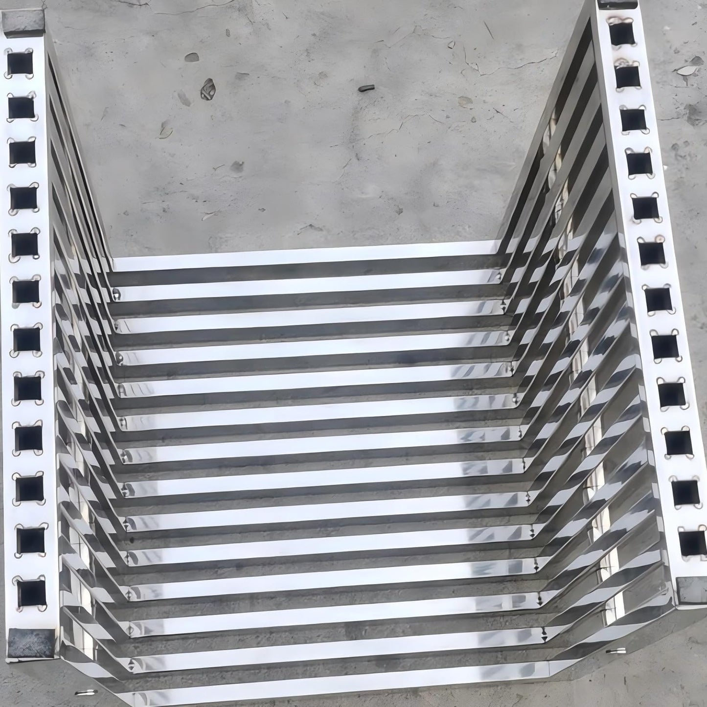 Modern Stainless Steel Bench, Geometric Striped Design, Durable Metal Stool for Indoor/Outdoor, Living Room/Patio Decor