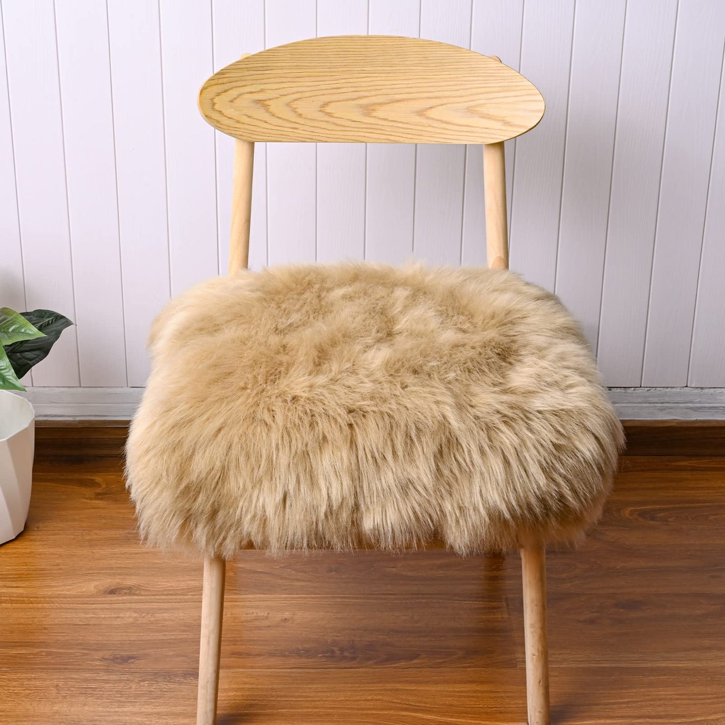 Softlife Beige Faux Fur Sheepskin Chair Cover Fur Rug Seat Cushion Chair Pad Super Soft Area Rugs for Living Room Bedroom Dorm Home Decor Fall Decor (1.6ft x 1.6ft)
